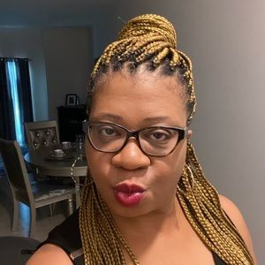 Meet your Posher, April